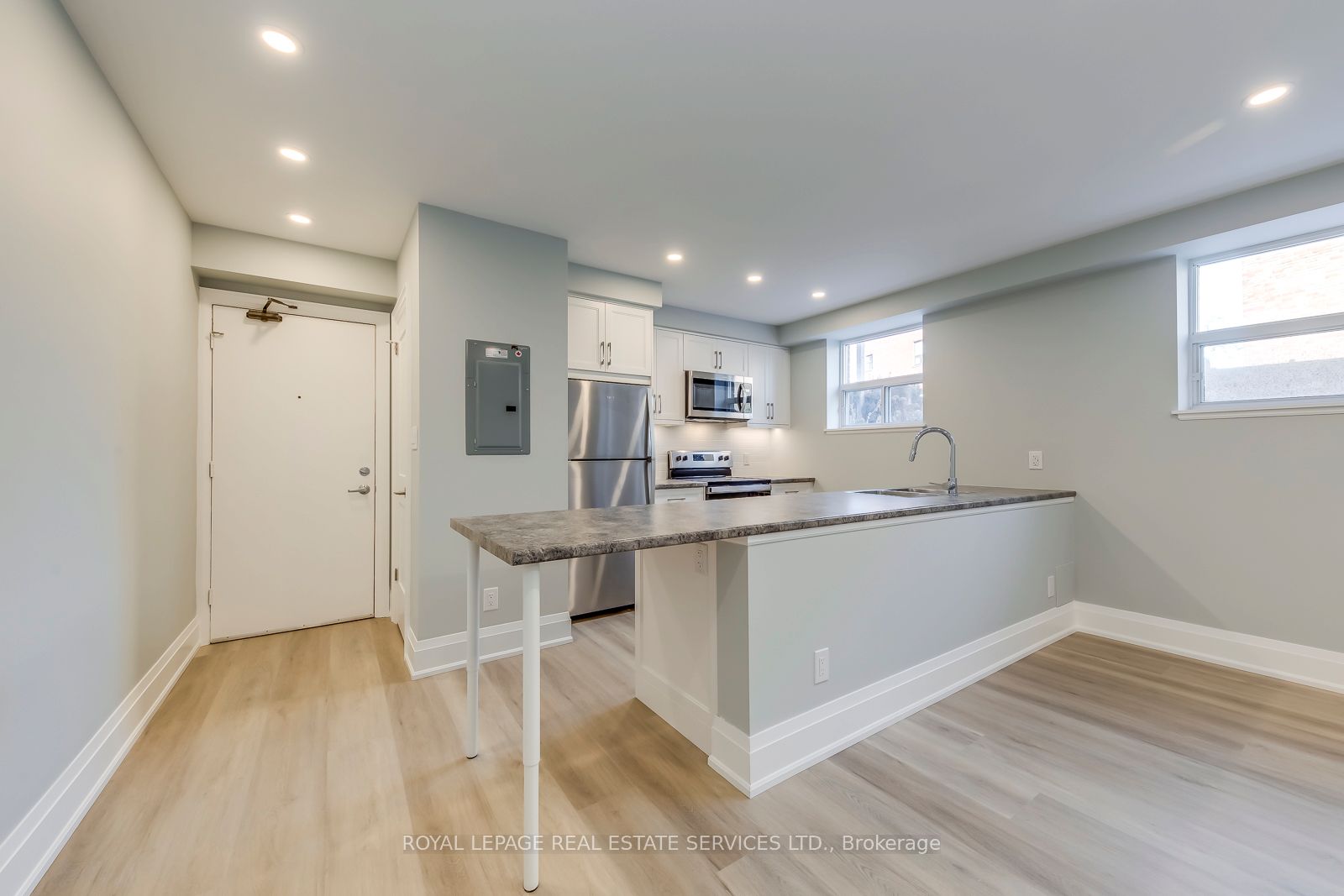 Additional image 5 of 320 Lakeshore Road W, Mississauga, ON, L5H 1G8