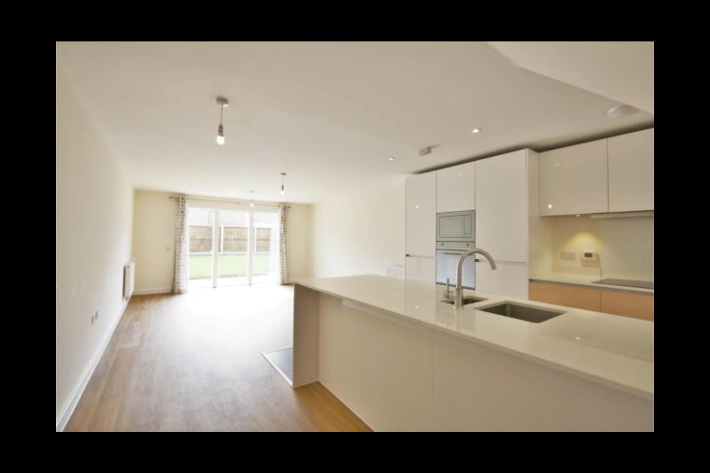 4 Bed Terraced House, Harvest Road, CB2, N1 7GU