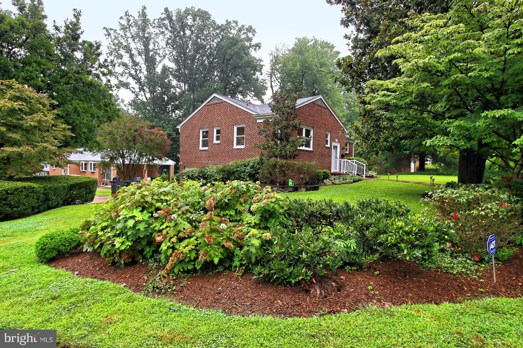 3244 Peace Valley Lane, Falls Church, VA 22044