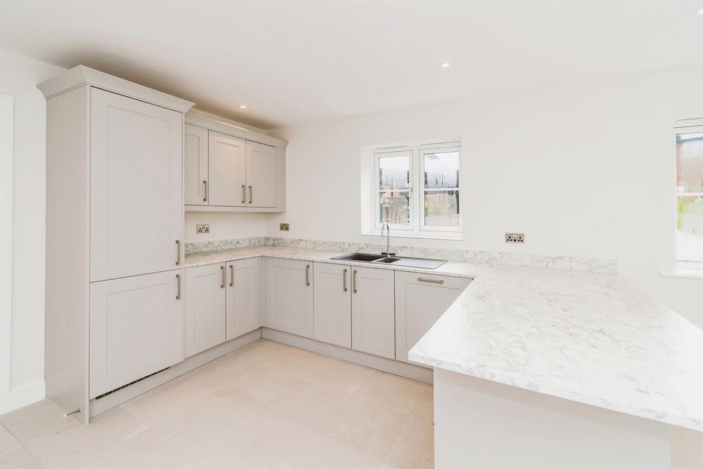 Additional image 3 of 4 bed detached house for saleEmbley Lane, East Wellow, Romsey SO51