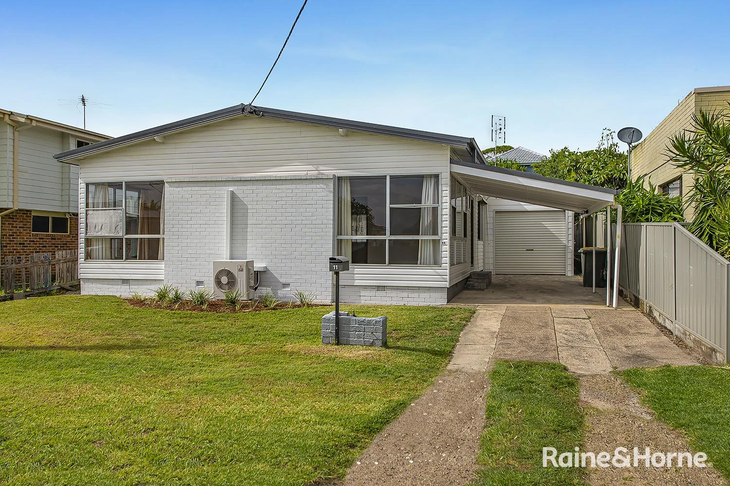 11 Thompson Street, Belmont South NSW 2280