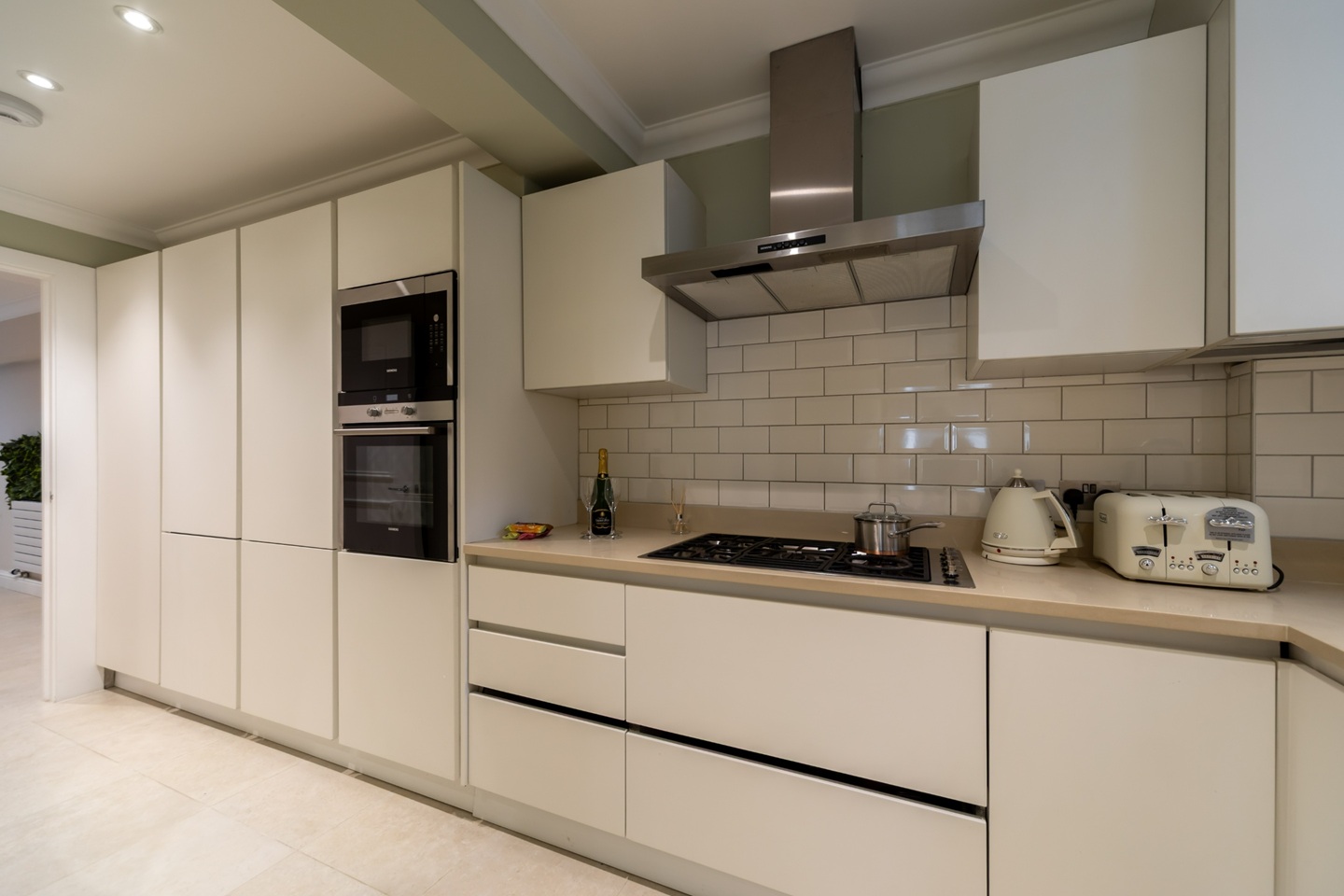 3 Bed Flat, Sydney Place, SW7, N1 7GU photo 4