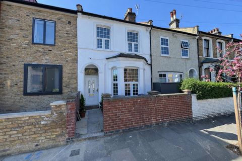 Spencer Road W3, Studio to rent