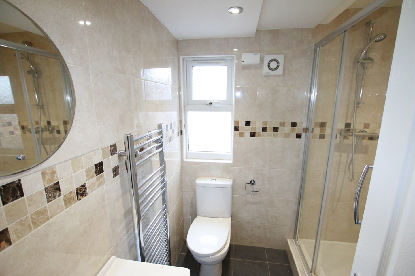 Additional image 3 of 6 Bed Terraced House, Grange Avenue, RG6, N1 7GU