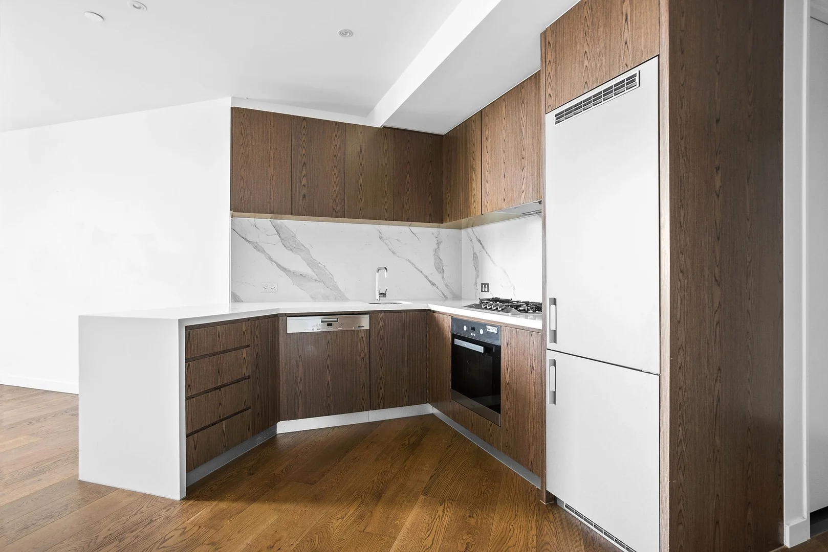 1004/77 Queens Road, Melbourne VIC 3004