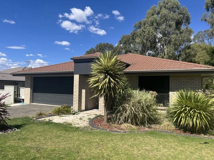 16 Earle Page Drive, Armidale NSW 2350