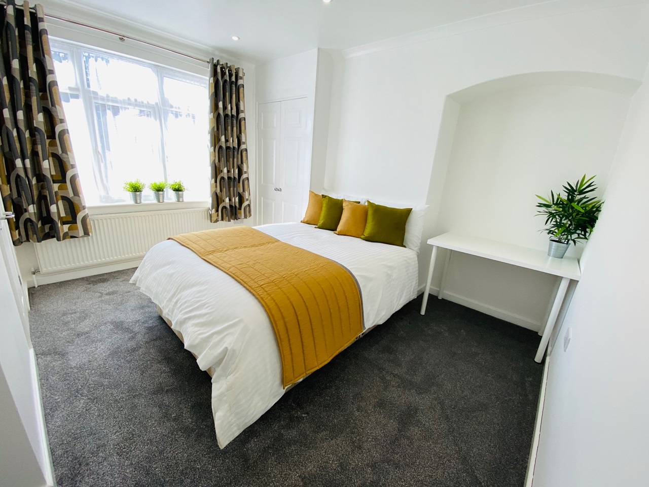 6 Bed Semi-Detached House, Harefied Road, SO17, N1 7GU
