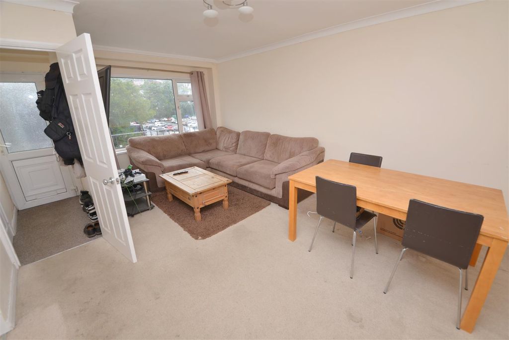 Additional image 3 of 2 bed flat for saleMilford Street, Saundersfoot SA69