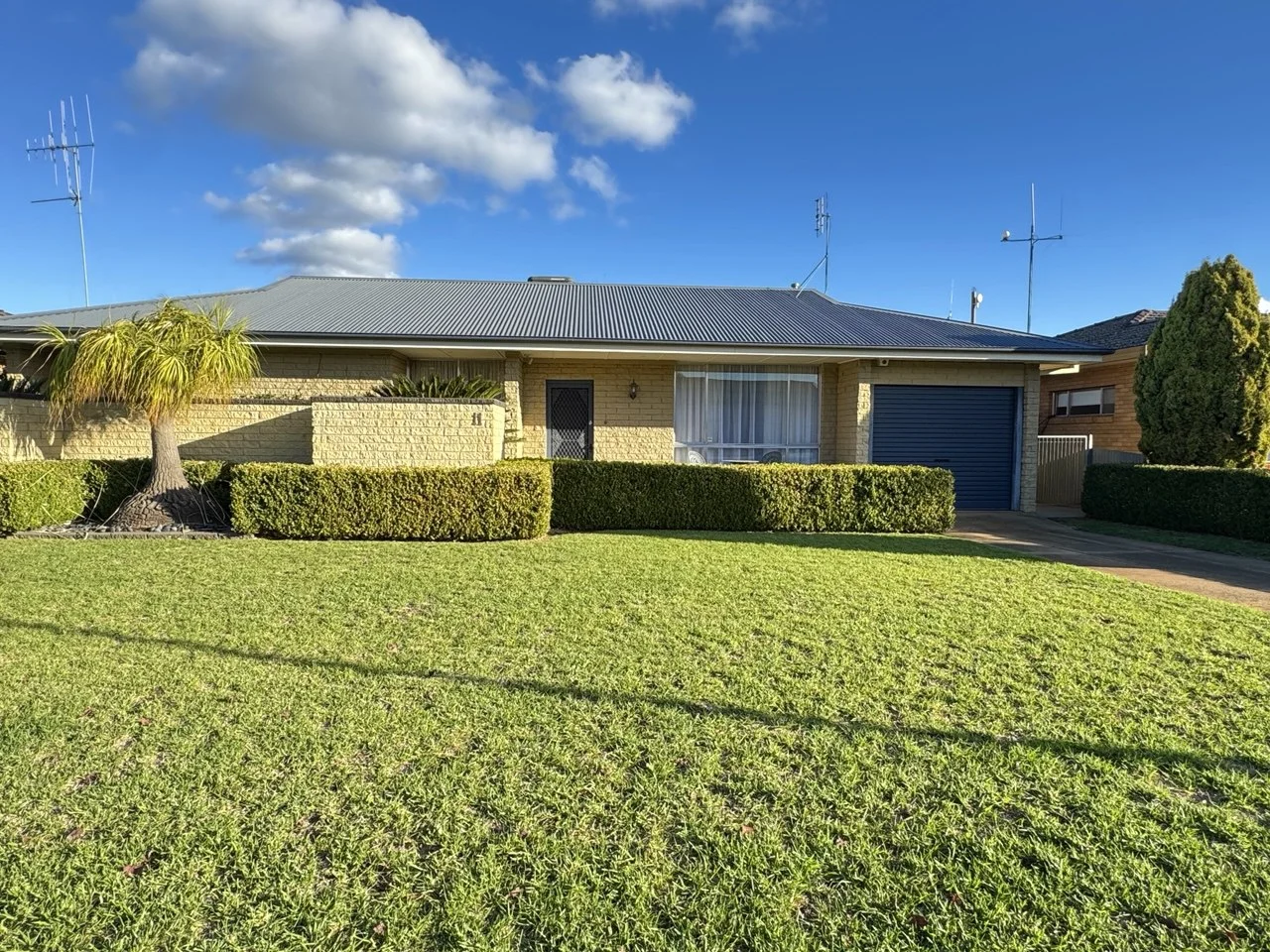 11 Downes Crescent, Parkes NSW 2870