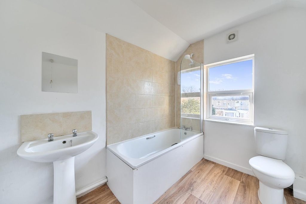 Additional image 5 of 2 bed flat for saleLorne Road, Bath BA2