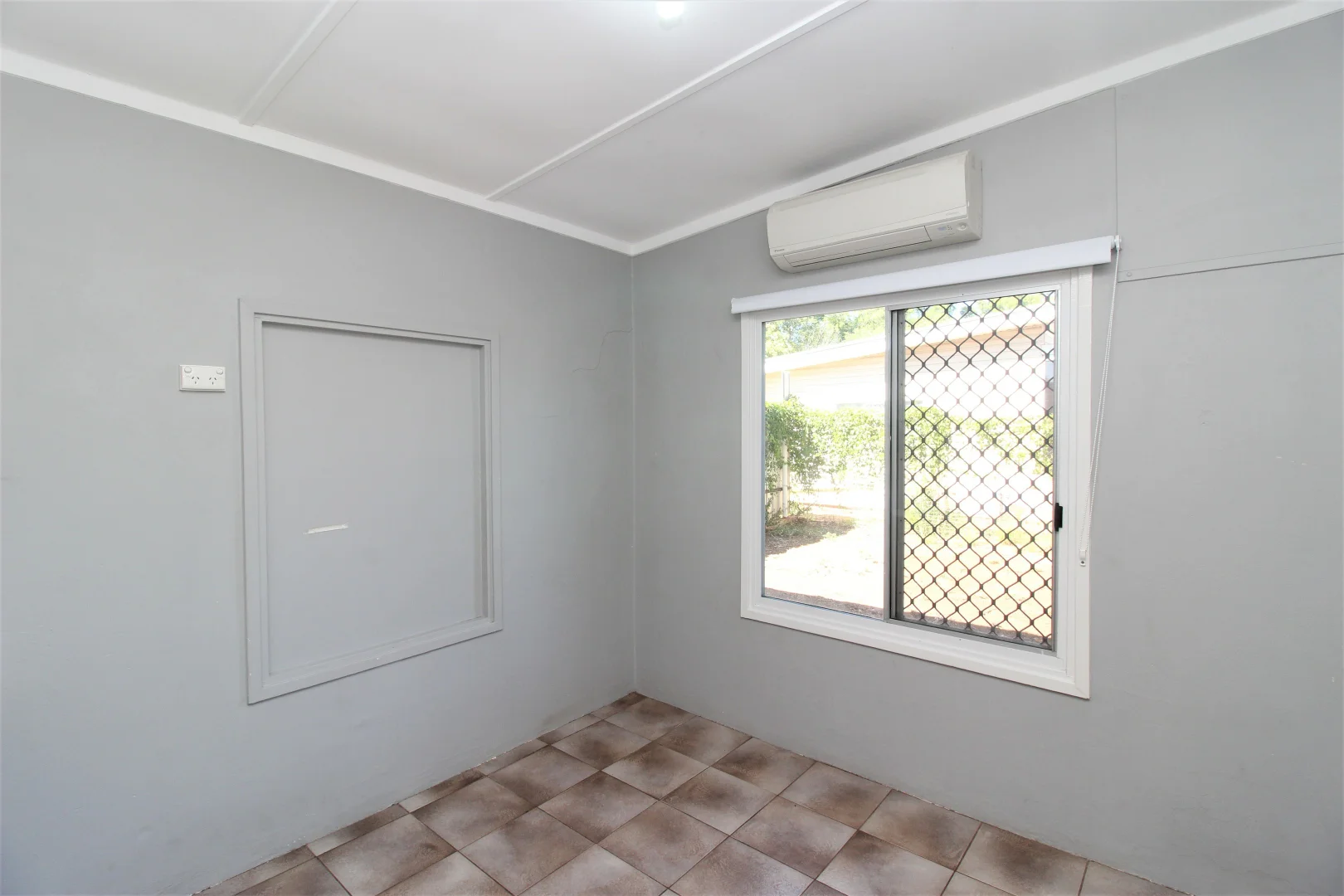 Additional image 3 of Unit 1/158 Simpson St, Mount Isa QLD 4825