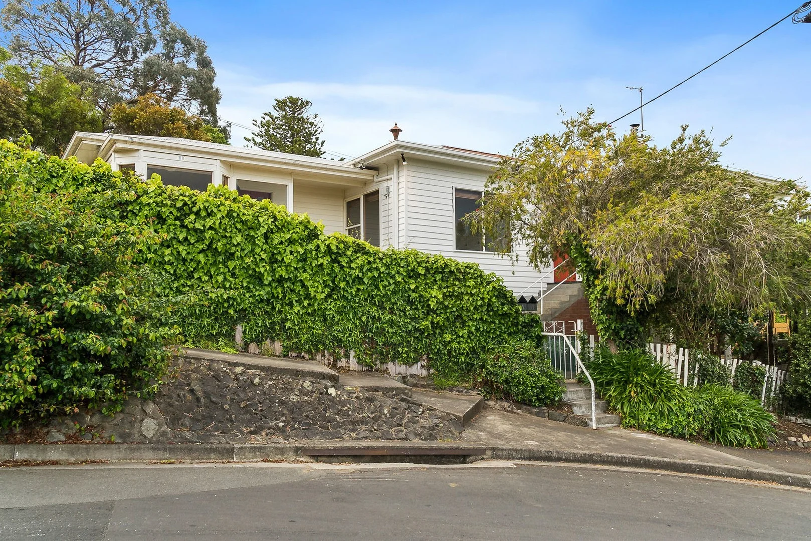 2/2 Liverpool Cres, West Hobart TAS 7000