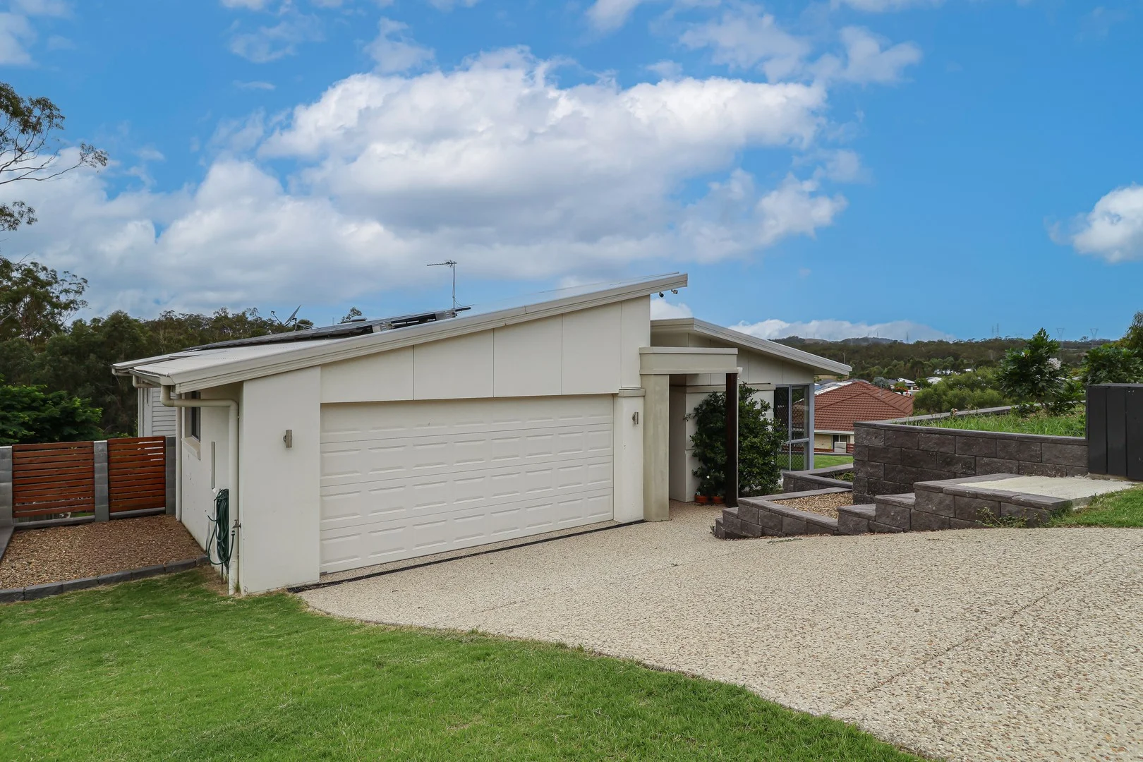 2 Carlsson Place, Kirkwood QLD 4680