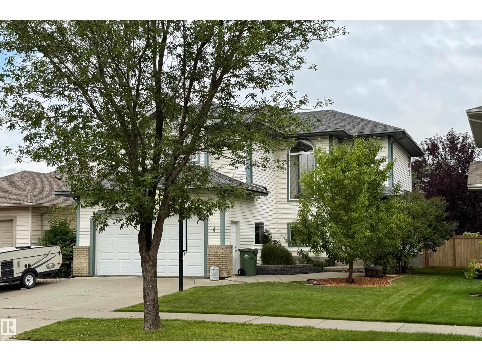 4 WINDROSE DR