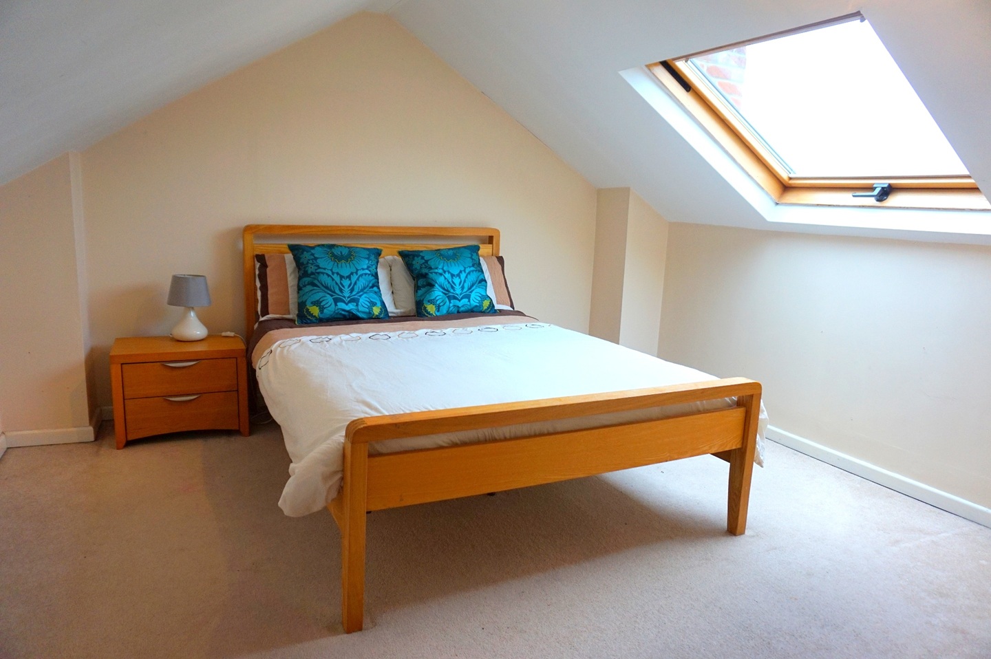 3 Bed Terraced House, Pell Street, RG1, N1 7GU