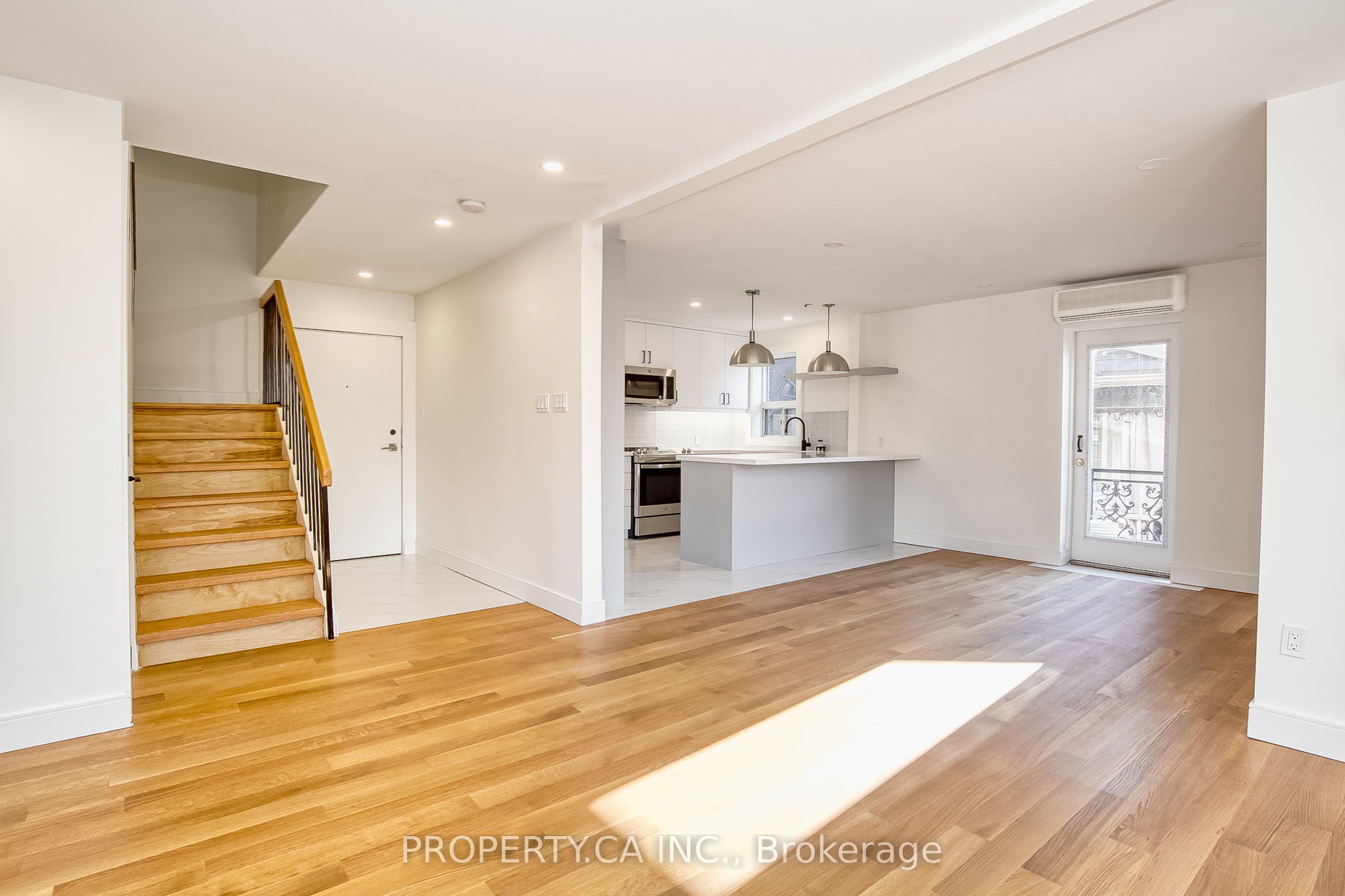 97 Lee Avenue, Toronto, ON, M4E 2P2 photo 2