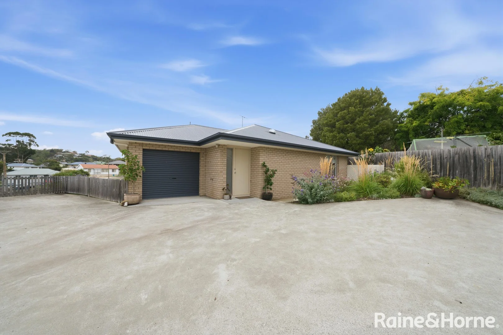 2/8 Zeehan Street, Warrane TAS 7018