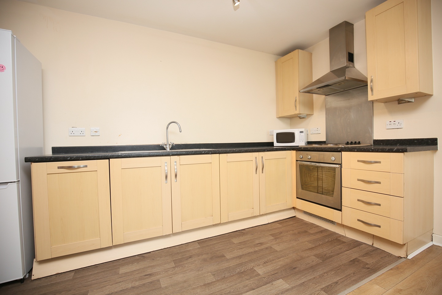 2 Bed Flat, Beauchamp House, CV1, N1 7GU photo 4
