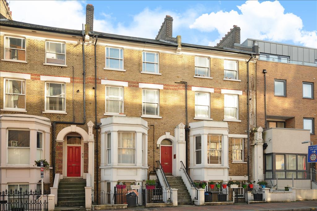 2 Bed Flat, St. John's Hill, SW11, N1 7GU