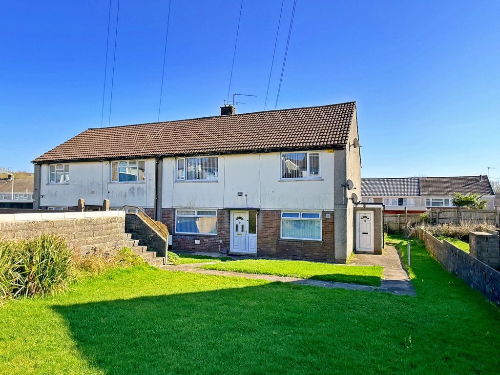 2 bed maisonette for saleKennedy Close, Beddau, Pontypridd, Rhondda Cynon Taff. CF38