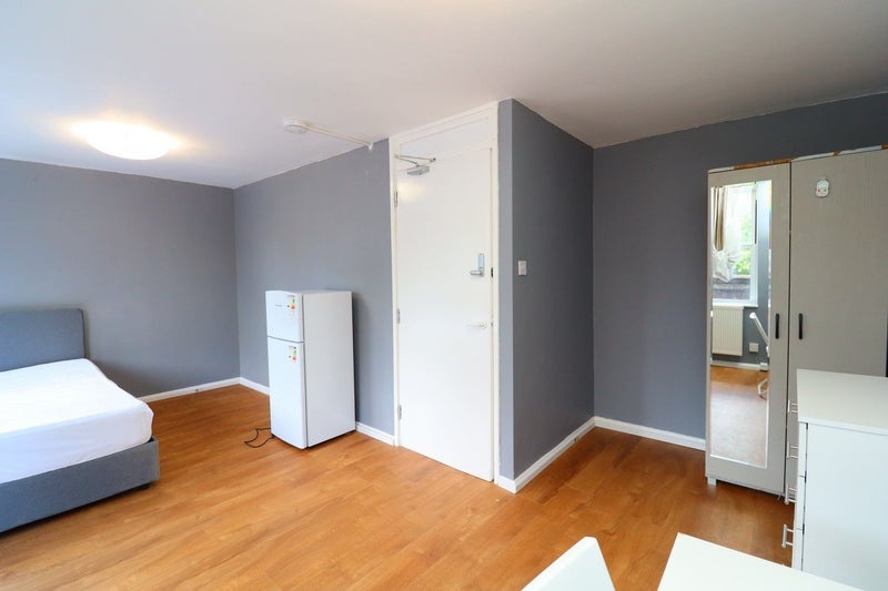 Room in a Shared Flat, Notting Hill Gate Station, W11, N1 7GU photo 2