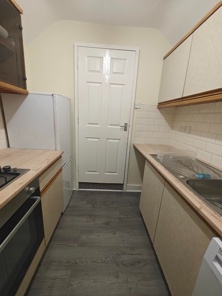 Additional image 2 of 2 Bed Flat, Collis St, RG2, N1 7GU