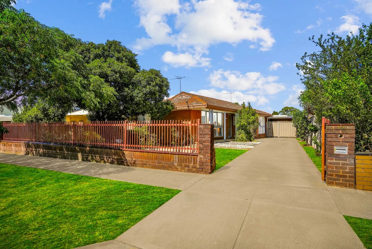 19 Staughton St Street, Melton South VIC 3338