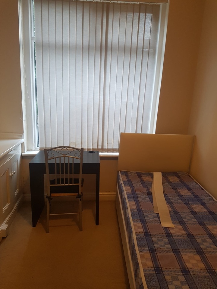 Room in a Shared House, Carnforth St, M14, N1 7GU photo 3