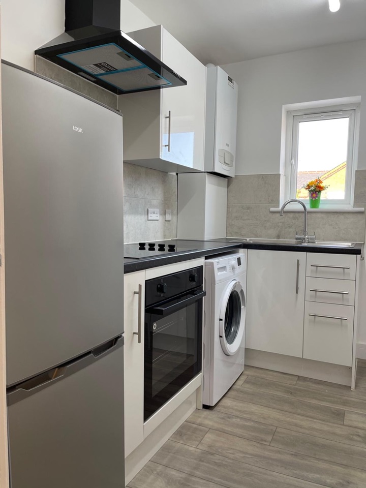 1 Bed Flat, Pitcroft Avenue, RG6, N1 7GU