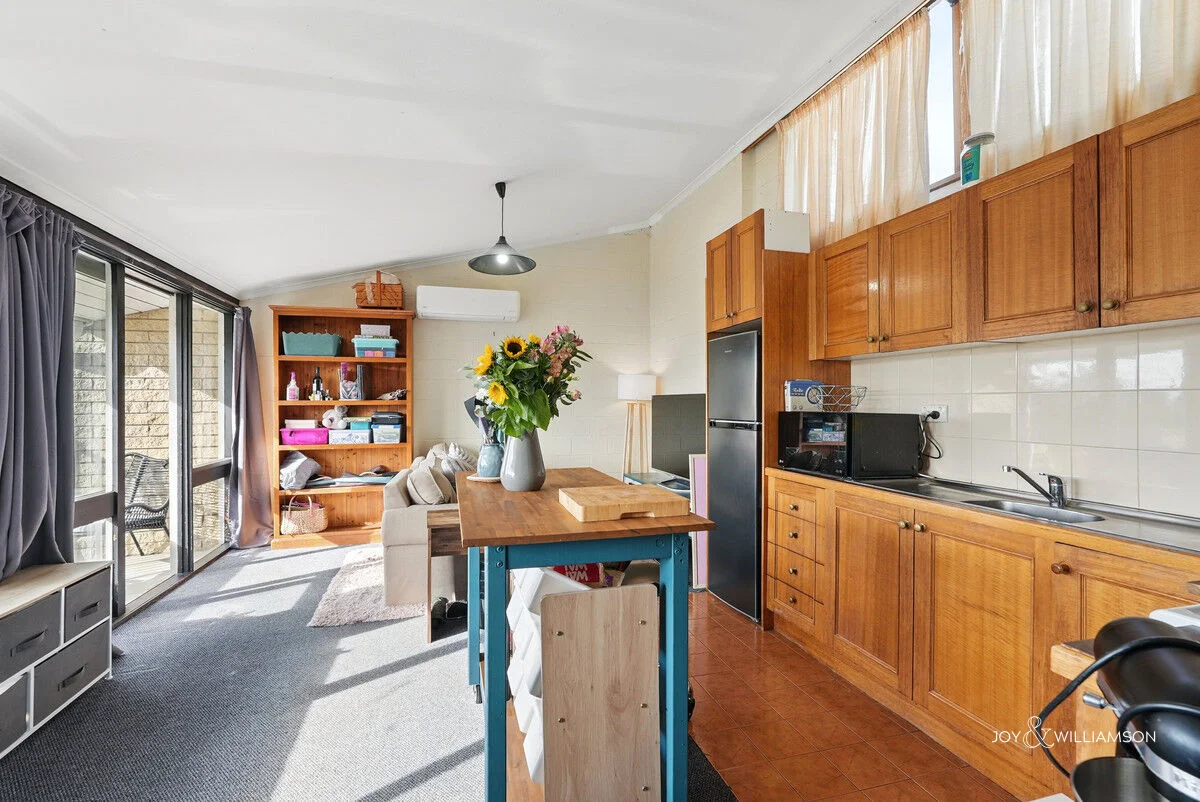 2/2 Auburn Road, Kingston Beach TAS 7050