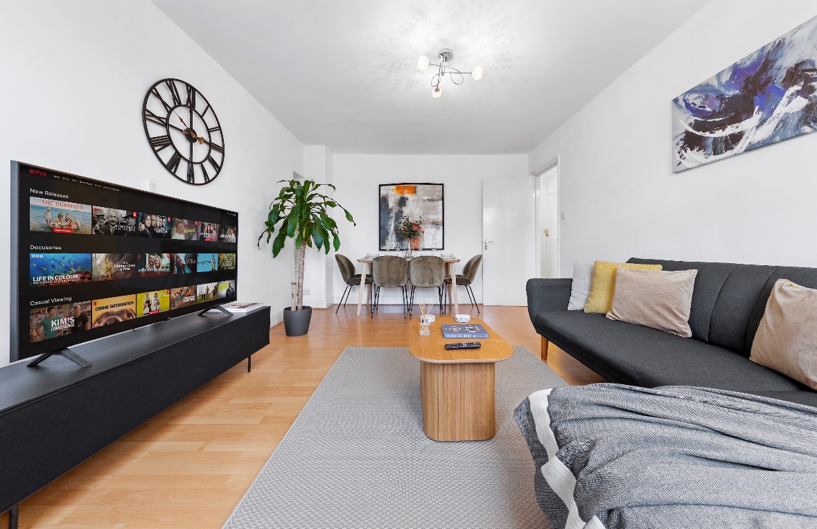 2 Bed Flat, Sinclair Road, W14, N1 7GU