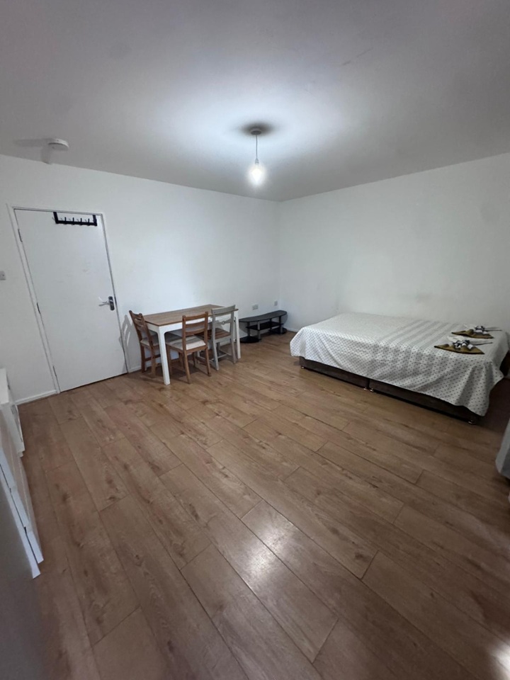Room in a Shared House, Roberta St, E2, N1 7GU photo 3