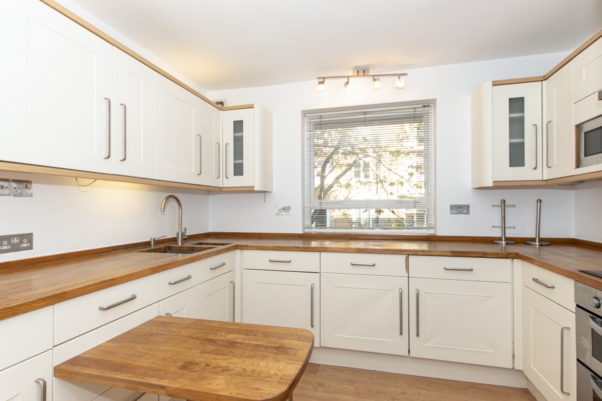 2 Bed Flat, Ridgmount Street, WC1E, N1 7GU