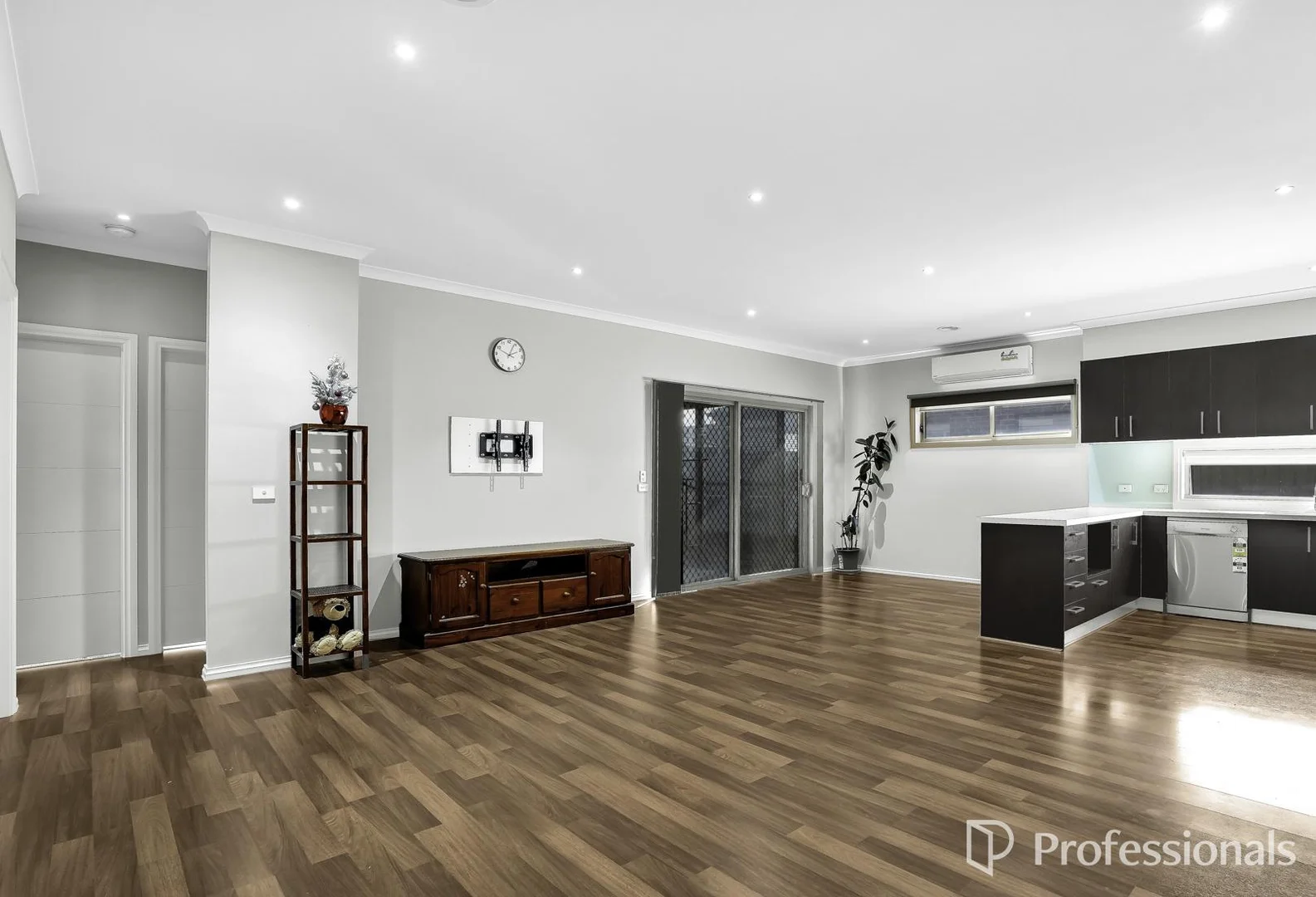 Additional image 3 of 28 Rivoli Close, Fraser Rise VIC 3336