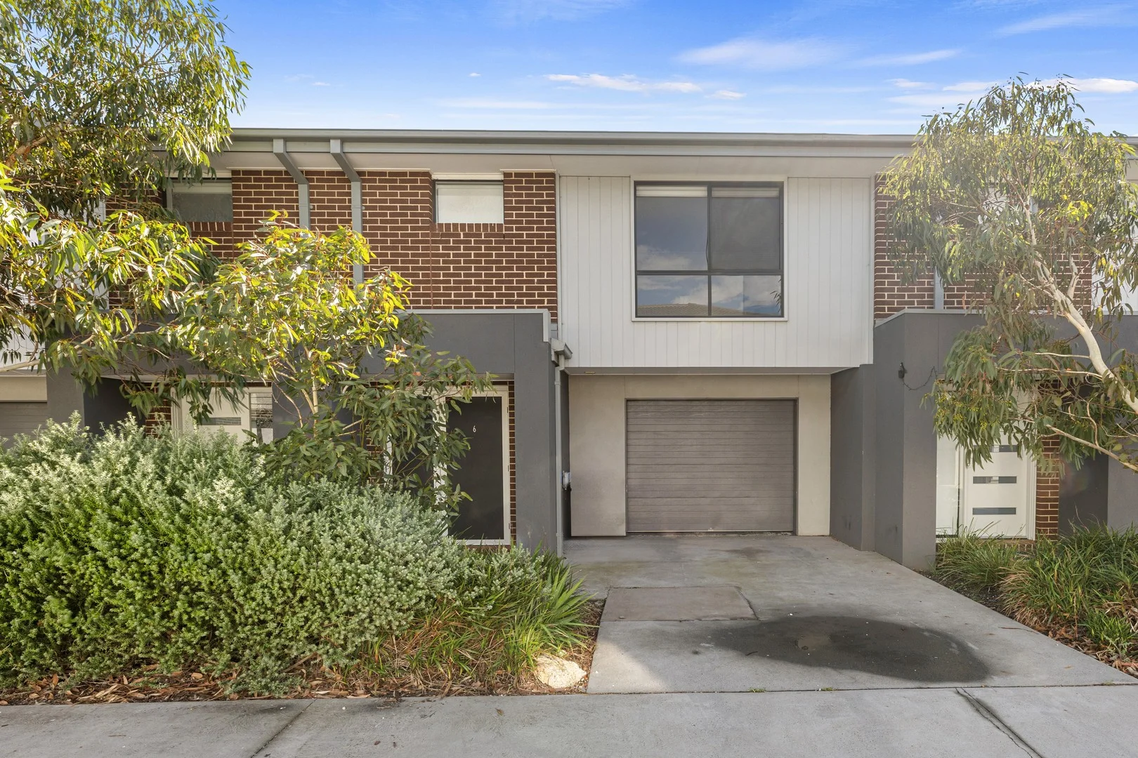 6 Verdelho Wy, Clyde North VIC 3978