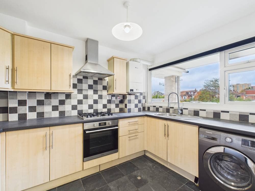 2 bed flat for saleTroston Court, Edgell Road, Staines-Upon-Thames, Middlesex TW18