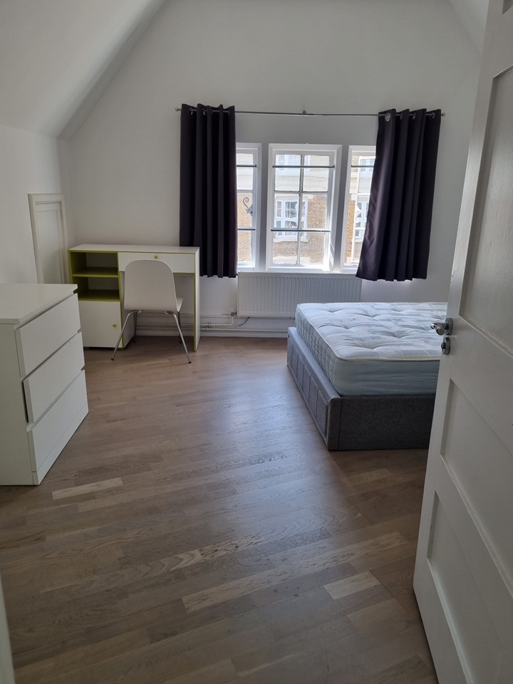4 Bed Flat, Tower Bridge Road, SE1, N1 7GU photo 3