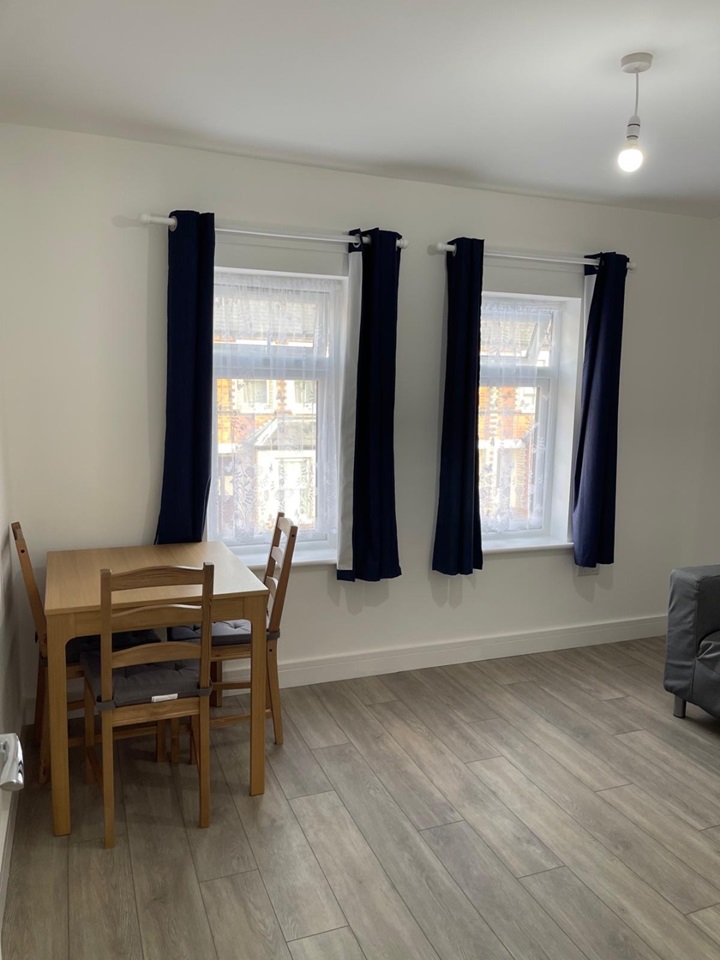Additional image 3 of 1 Bed Flat, Pitcroft Avenue, RG6, N1 7GU