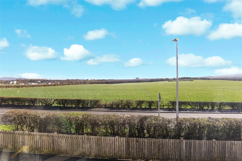 4 bed detached house for saleMerchiston Oval, Brookfield PA5 photo 2