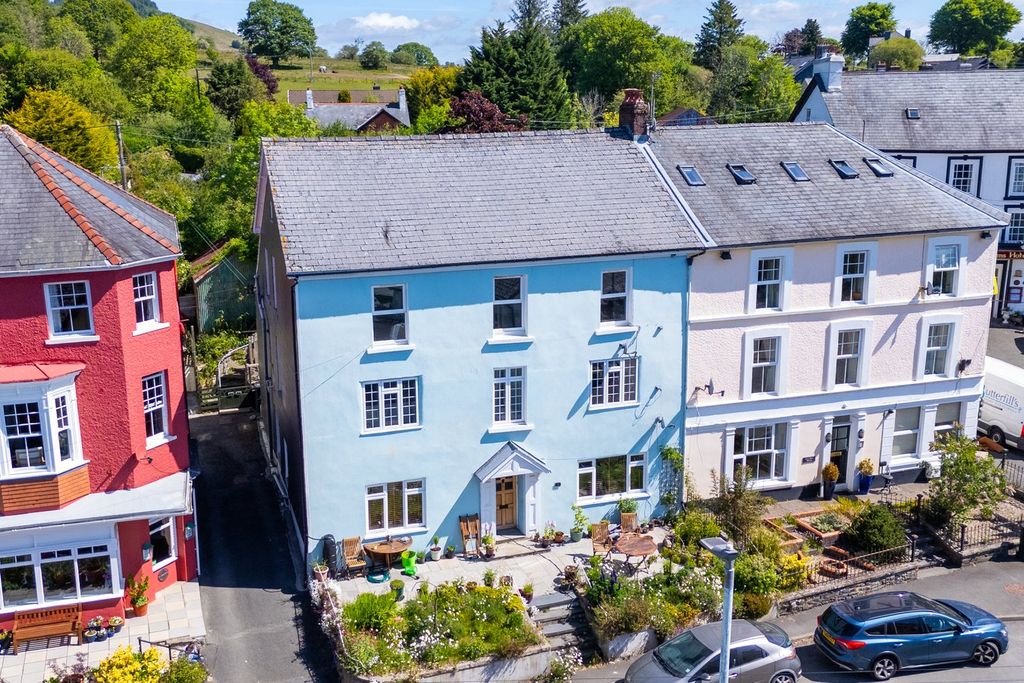 4 bed flat for saleDolecoed Road, Llanwrtyd Wells LD5