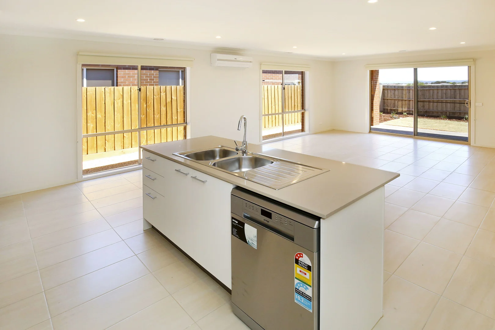 28 Gillespie Dr, Weir Views VIC 3338 photo 3