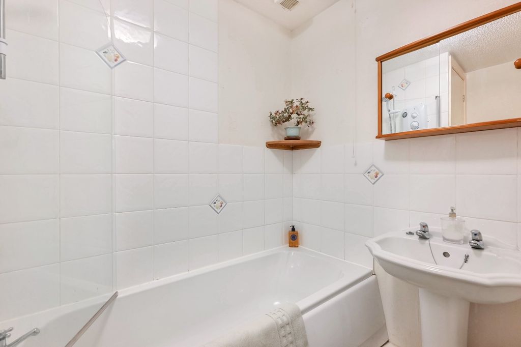 Additional image 10 of 2 bed flat for saleBarbican Mews, York YO10