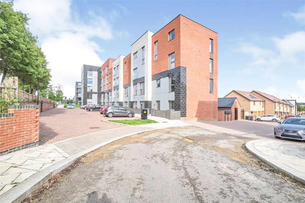 2 bed flat for saleTranchet Lane, Upton, Northampton, Northamptonshire NN5 photo 2