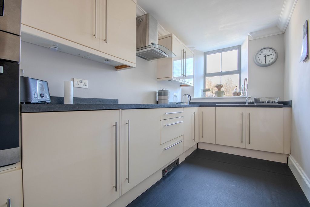 Additional image 30 of 5 bed villa for saleHigh Street, Pontyclun CF72