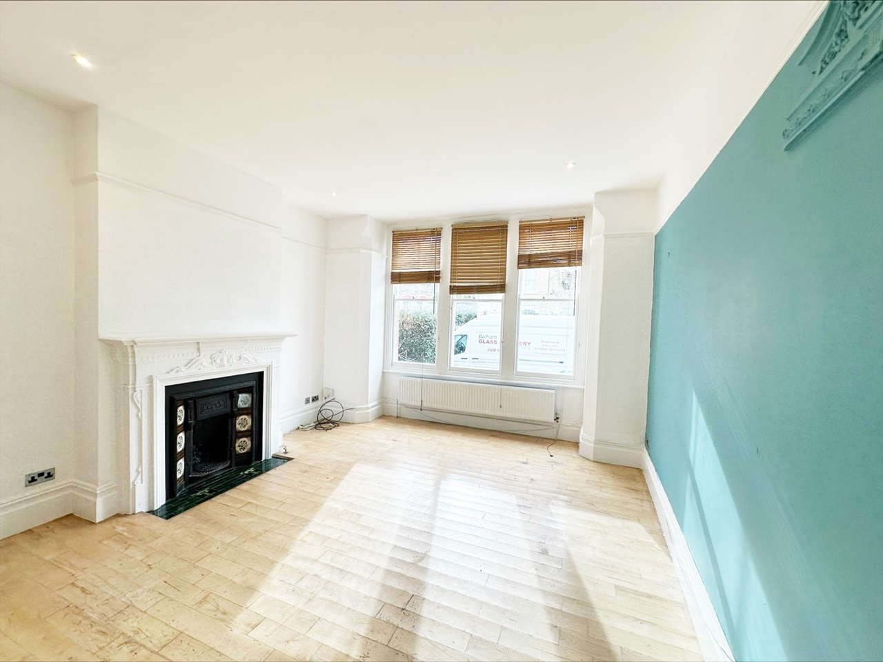 2 Bed Flat, Crescent Lane, SW4, N1 7GU photo 2