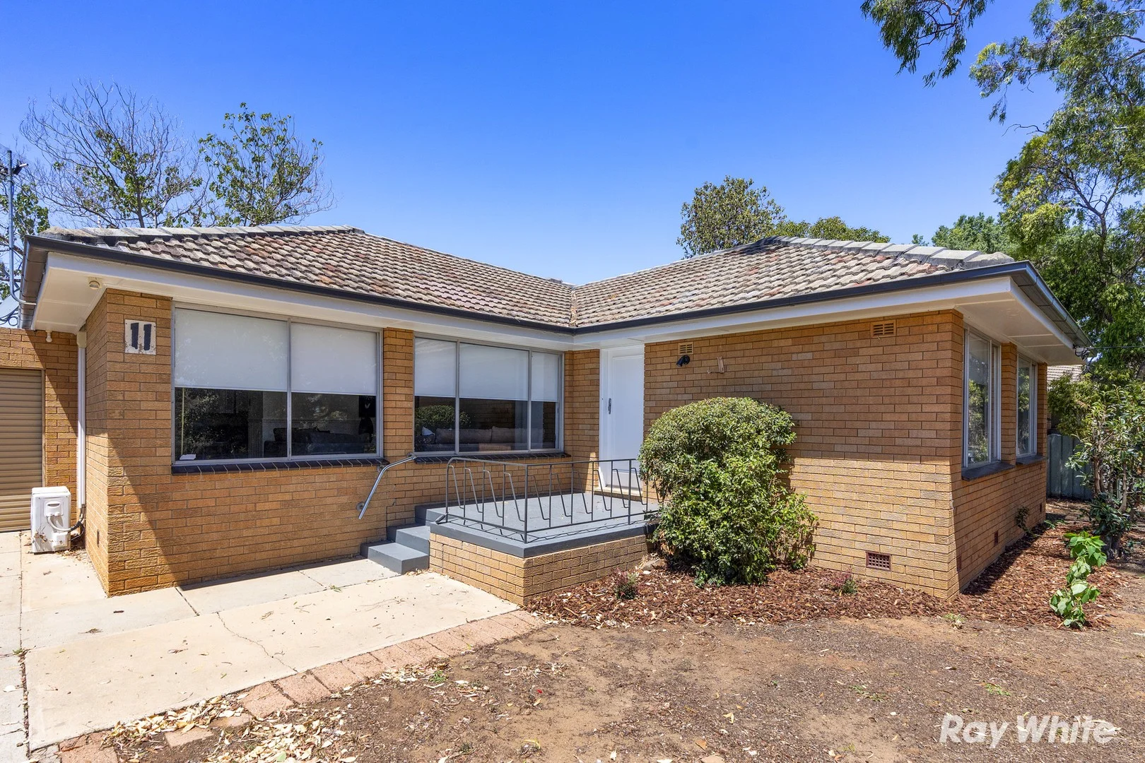 11 Holloway Street, Tolland NSW 2650