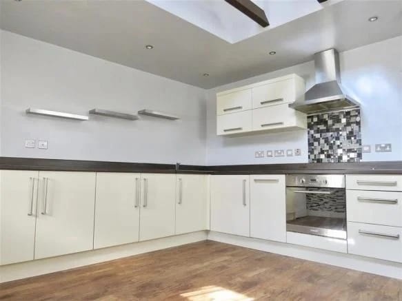 Additional image 2 of 2 Bed Flat, Wellington Court, LE1, N1 7GU