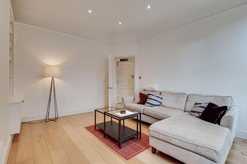 2 Bed Flat, Hartham Road, N7, N1 7GU photo 5