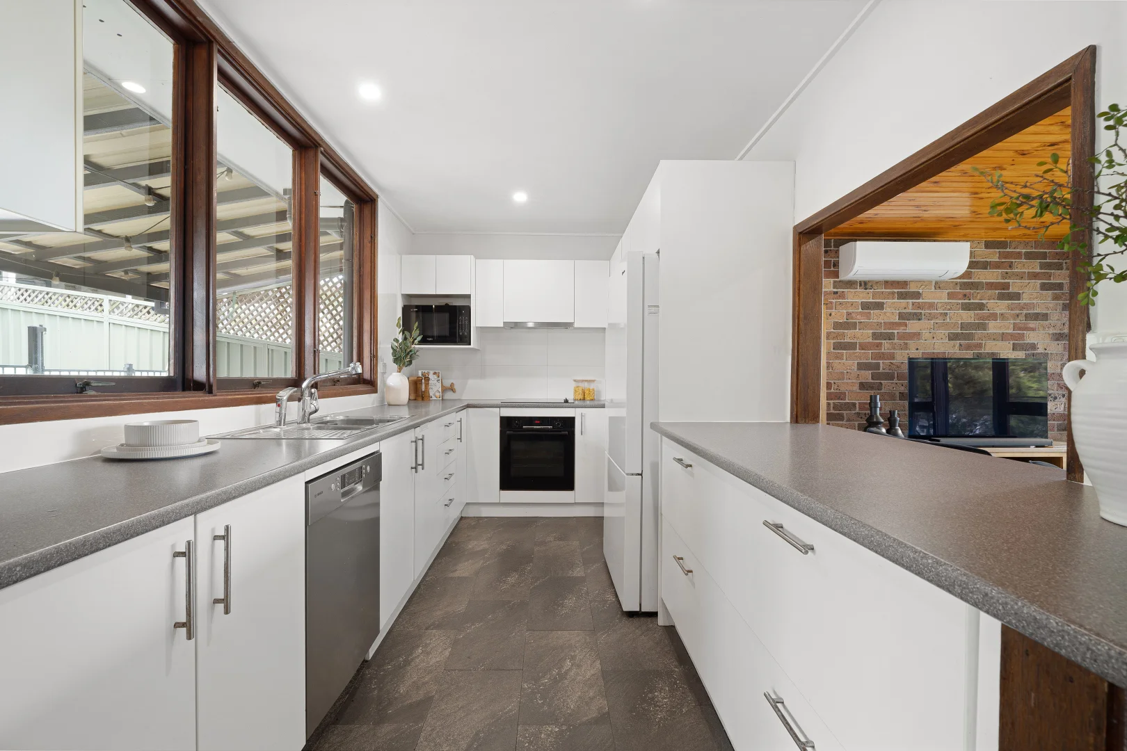 Additional image 3 of 11 Mikarie Place, Kirrawee NSW 2232
