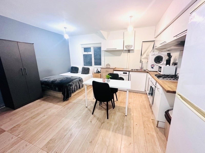 Studio Flat, Kilburn High Road, NW6, N1 7GU photo 4